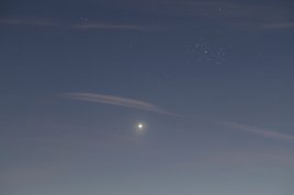 Venuša a Urán pri Plejádach