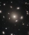 Autor: NASA/ESA/J. Mack, STScI/J. Madrid, Australian Telescope National Facility - Kupa galaxií Coma na snímku z HST je vzdálena 300 miliónů světelných roků