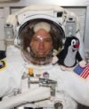 Autor: Archiv Do kosmu s Krtkem - Andrew Feustel s Krtečkem na palubě ISS v roce 2011